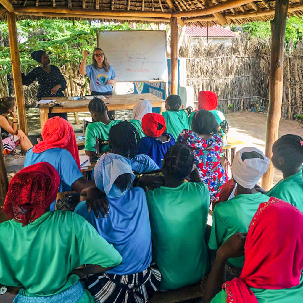 Trabalho voluntário de educação em saúde para ONG de empoderamento feminino na Tanzânia